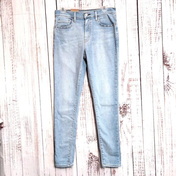 SOLD  Levi's 720 High Rise Super Skinny Stretch Jeans Ladies 28x30 Light Blue - Picture 4 of 16